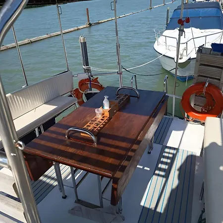 Imbarcazione Bella Botel *