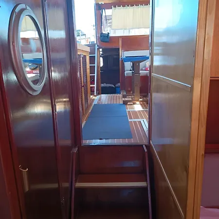 Botel Imbarcazione Bella