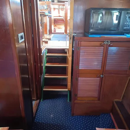 Botel Imbarcazione Bella