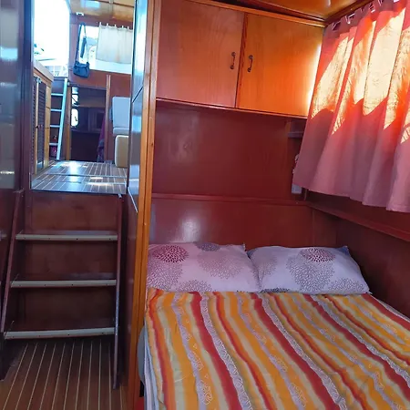 Botel Imbarcazione Bella