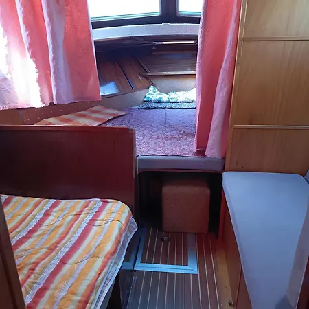 Imbarcazione Bella Botel
